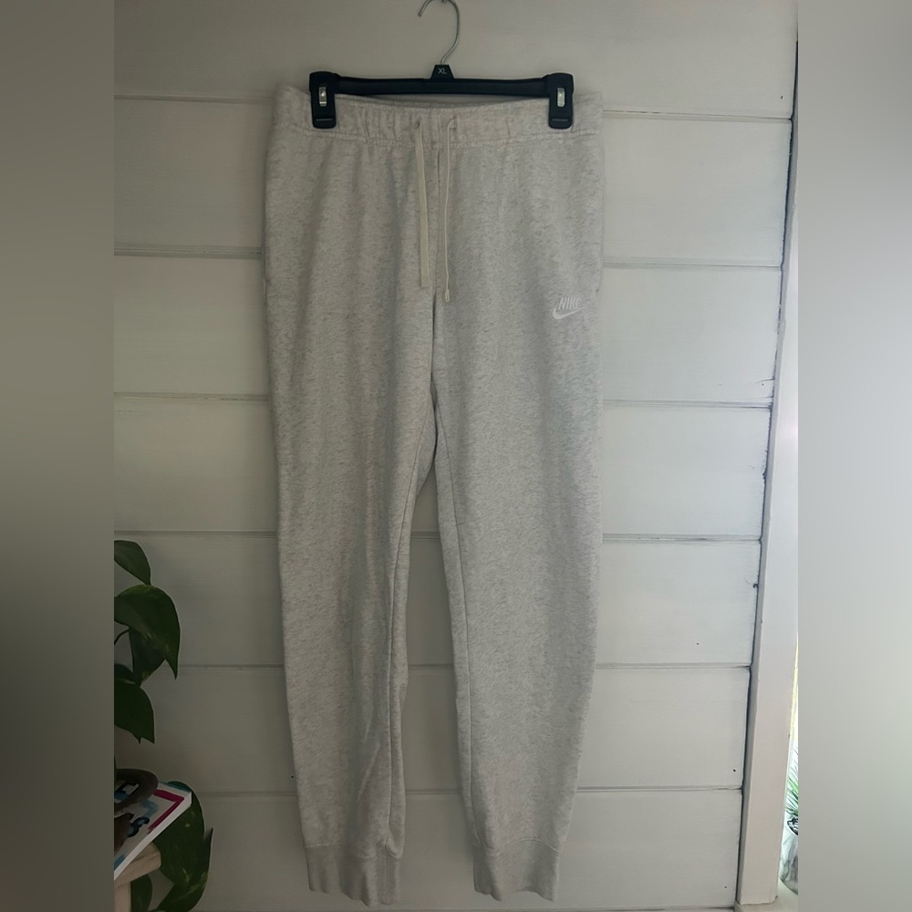 white nike sweatpants